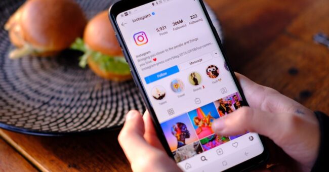 Discover How to Turn Instagram Followers Into Customers